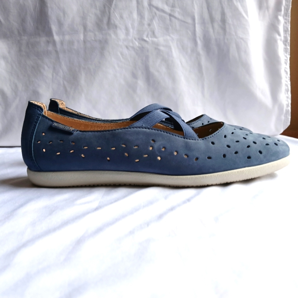 Mephisto Perforated Mary Jane Shoes 8M - Picture 2 of 5
